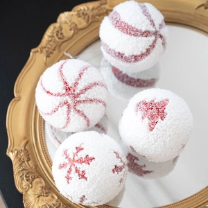 Lot de 4 boules de Noël en mousse blanc et rouge de 8 cm avec motifs flocons pailletés