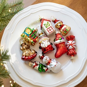 Set de 8 adornos navideños de vidrio con Papá Noel, muñeco de nieve y tren para el árbol