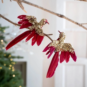Pendentifs de colibris rouges scintillants avec paillettes et plumes sur sapin de Noël
