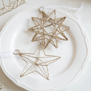 Ornements d'étoiles dorées scintillantes pour sapin de Noël avec rubans de suspension