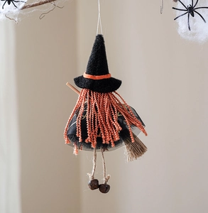 Hängende Halloween-Hexenpuppe mit orangefarben mit orangefarbenem Netzrock, Besen und Glocken-Deko