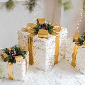 Set di 3 scatole regalo di Natale in velluto bianco con fiocchi dorati e pigne decorative