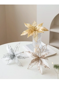 Close-up van glinsterende kerstbloemen met pailletten in goud, zilver en champagne