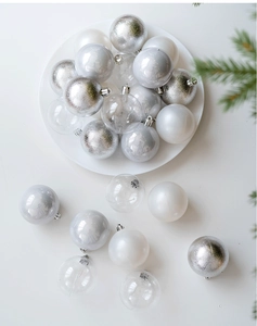 Detail of 6cm Christmas balls in glitter, matte, and glossy finishes on a white plate