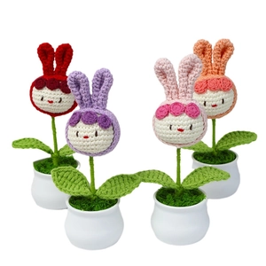 Lot de plantes en pot au crochet fait main avec lapins colorés pour décoration