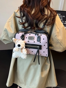 Sac à dos rose à pois avec nœud noir imprimé et adorable petit ours en peluche sur le côté