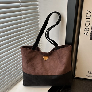 Sac cabas rétro en cuir marron et noir avec logo triangulaire doré pour femmes