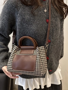 Petit sac à main pied-de-poule et cuir marron avec poignée ronde pour femmes chic
