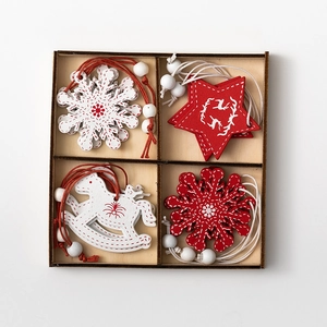 Weihnachtsanhänger Set aus Holz mit Schneeflocken und Sternen in einer Holzbox
