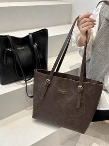 Minimalist large-capacity faux leather tote bags in brown and black with adjustable straps
