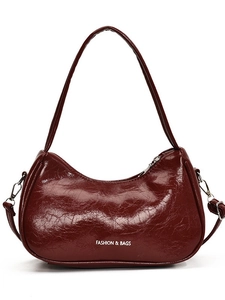 Sac sous le bras bordeaux rétro en cuir huilé brillant pour un trajet élégant