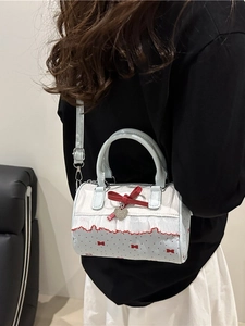 Mini borsa Boston blu a pois rossi con fiocco e finiture in pizzo per le donne