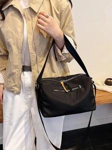 Borsa a tracolla in nylon nero impermeabile ad alta capacità con dettagli gialli