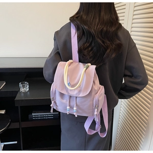 Lavendelfarbener wasserdichter Nylon-Rucksack mit gewebtem Griff und Seitentaschen