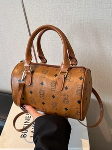 Sac Boston Rétro Imprimé Ours En Cuir PU Sac Main Cylindre Avec Pendentif Chiot Grande Capacité Sac Bandoulière Pour Femme