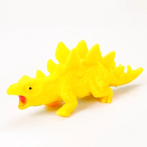 Dettaglio del giocattolo antistress dinosauro giallo con texture a scaglie e piastre
