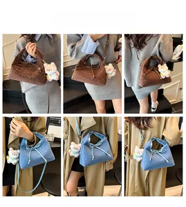 Gros plan sur la texture léopard et le nœud décoratif du sac à bandoulière mode