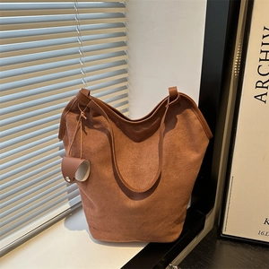 Women Large Capacity PU Leather Tote Bag Minimalist Urban Style Shoulder Bag With Pendant Retro Daily Commuting Handbag