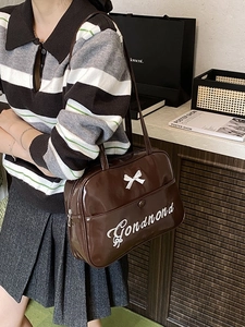 Retro kaffeebraune glänzende Tragetasche mit weißer Schleife und Stickerei für Damen