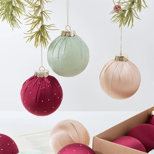 Set de bolas de Navidad de 8 cm en terciopelo rojo, verde salvia y oro con diamantes plata