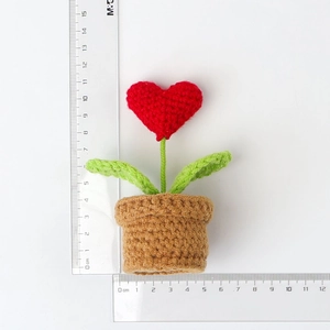 Detailed dimensions of a 10.5cm hand-knitted red heart crochet potted plant ornament