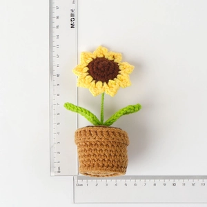 Detailed size measurement of a 14.5cm handmade crochet sunflower potted plant