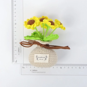 Handgefertigtes Häkel-Sonnenblumen-Ornament mit Schleife und Maßstab-Ansicht