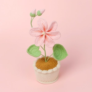 Fleur en pot crochetée à la main rose avec bourgeons pour cadeau de fête ou déco