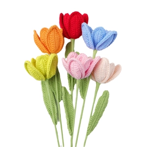 Set mit 6 handgefertigten Häkel-Tulpenblumensträußen in verschiedenen Farben