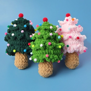 Handmade Crocheted Christmas Tree Mini Polyester Yarn Desktop Decoration With Colorful Pompoms Holiday Gift