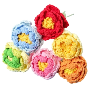 Bouquet de pivoines fait main au crochet en couleurs vives pour décoration