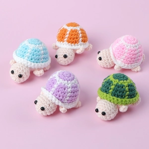 Handmade Crochet Turtle Keychain Cute Amigurumi Yarn Mini Doll Bag Pendant Hanging Ornament Colorful Animal Gift Women