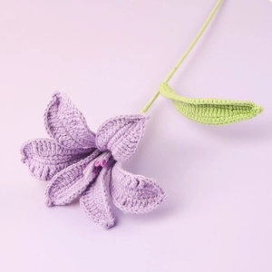 Handmade crochet lily flower in light purple yarn with green leaves for home decoration
