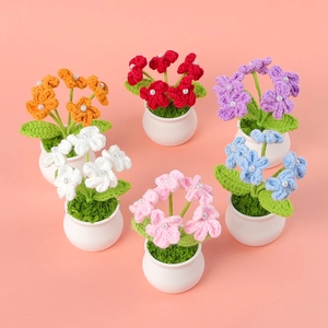 Handmade Crochet Mini Potted Flower Artificial Forget Me Not Artificial Pearl Yarn Knit Plant Ceramic Pot Desktop Home Decor