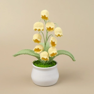Muguet au crochet fait main jaune avec pot en céramique blanche et feuilles vertes tricotées