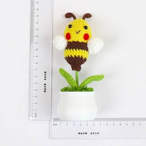 Handmade crochet bee plant measurement showing 14.5cm height on a white background