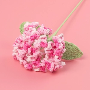 Hortensia rose tricoté main avec perle centrale et feuilles vertes pour décoration maison