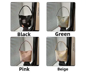 Detaillierter Vergleich von Vintage-Eimer-Taschen mit Blumenmuster in Schwarz, Grün und Pink