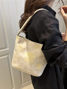 Chinesischer Stil Beuteltasche mit gelbem Blumen-Jacquard und großem Fassungsvermögen