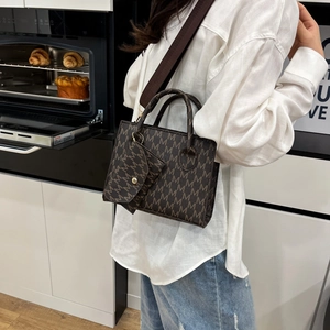 Set borsa a mano in pelle PU marrone con monogramma e tracolla larga per donna