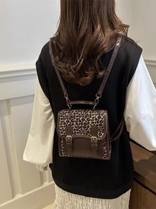 Britischer Vintage-Leoparden-Rucksack mit braunem Lederbesatz und goldenen Schnallen für Damen