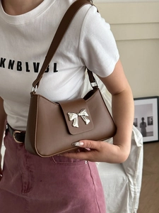 Sac à épaule chic en cuir PU marron avec une boucle noeud papillon en métal argenté