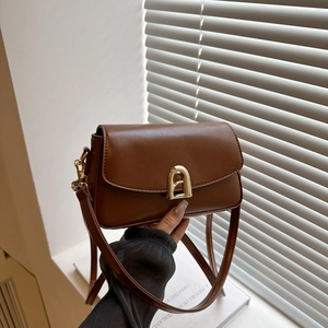 Sac Bandoulière Rétro en Cuir PU pour Femmes Petit Sac à Épaule Carré Minimaliste Avec Fermoir en Métal en Arche Dorée