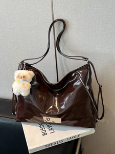 Vintage Shiny Patent PU Leather Large Capacity Shoulder Bag With Plush Bear Charm Metallic Detail Tote Bag For Women