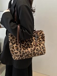 Large capacity leopard print faux fur tote bag with metal chain and leather strap