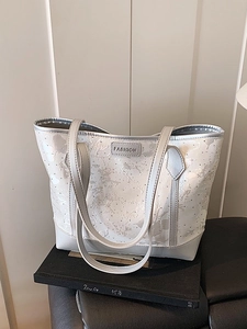 Grand Sac Fourre-Tout Pour Femmes Cuir PU Imprimé Papillon Rivets En Strass Sac À Épaule Streetwear Décontracté