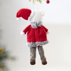 Niedlicher Teddybär-Weihnachtsbaumanhänger im roten Strickoutfit mit Mütze