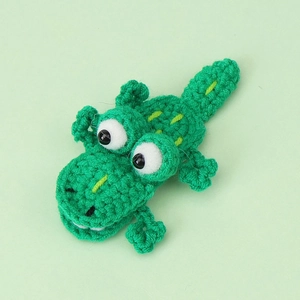 Pince à cheveux crocodile crochetée verte faite main pour enfants avec yeux 3D