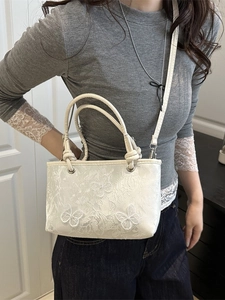 White bucket bag with butterfly embroidery and adjustable strap for elegant women style