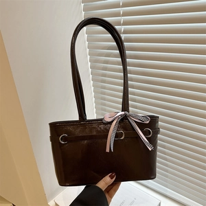 Urban Minimalist PU Patent Leather Underarm Bag For Women 2025 Fashion Shoulder Bag Daily Commute Tote Bag With Bow Decoration